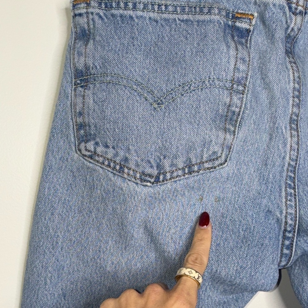 Levi’s Mid Thigh Shorts - Picture 5 of 6